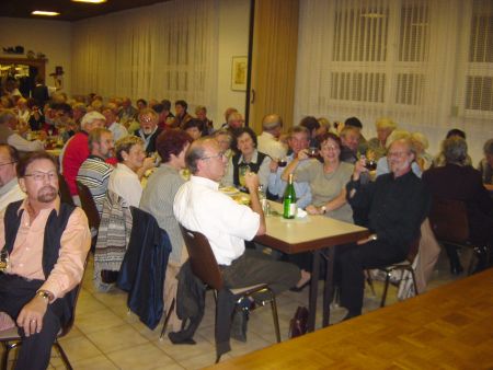 Gut gelaunte Besucher beim Schwbischen Abend