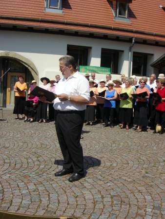 Rdiger stellt das Programm vom Gemischten Chor vor