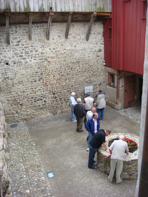 Burghof Burg Hohenklingen