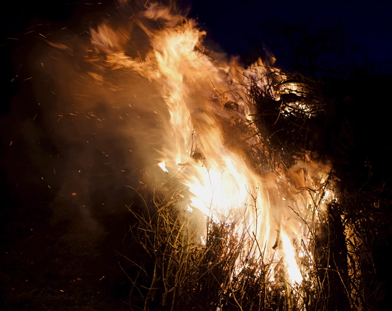 Das Feuer brennt