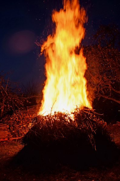 Das Feuer hat bald die hchste Hhe erreicht